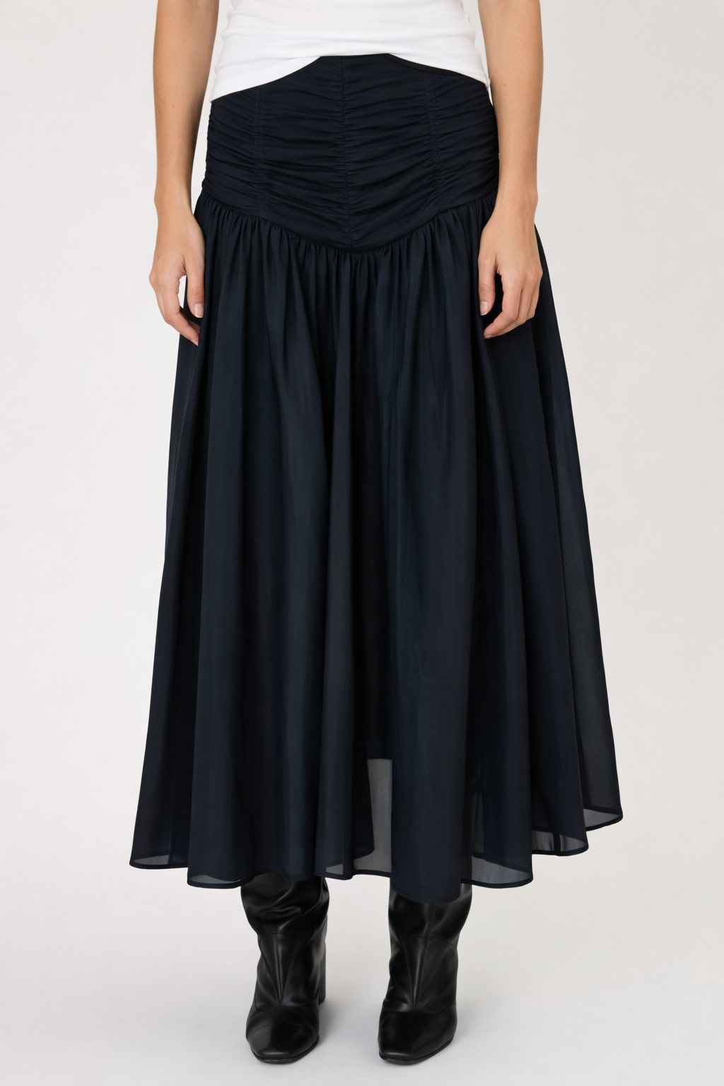 RMN Studios, Monte Skirt