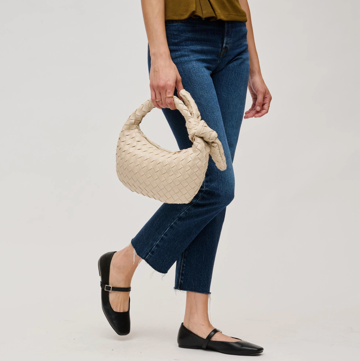 AR, The Lizbeth Clutch