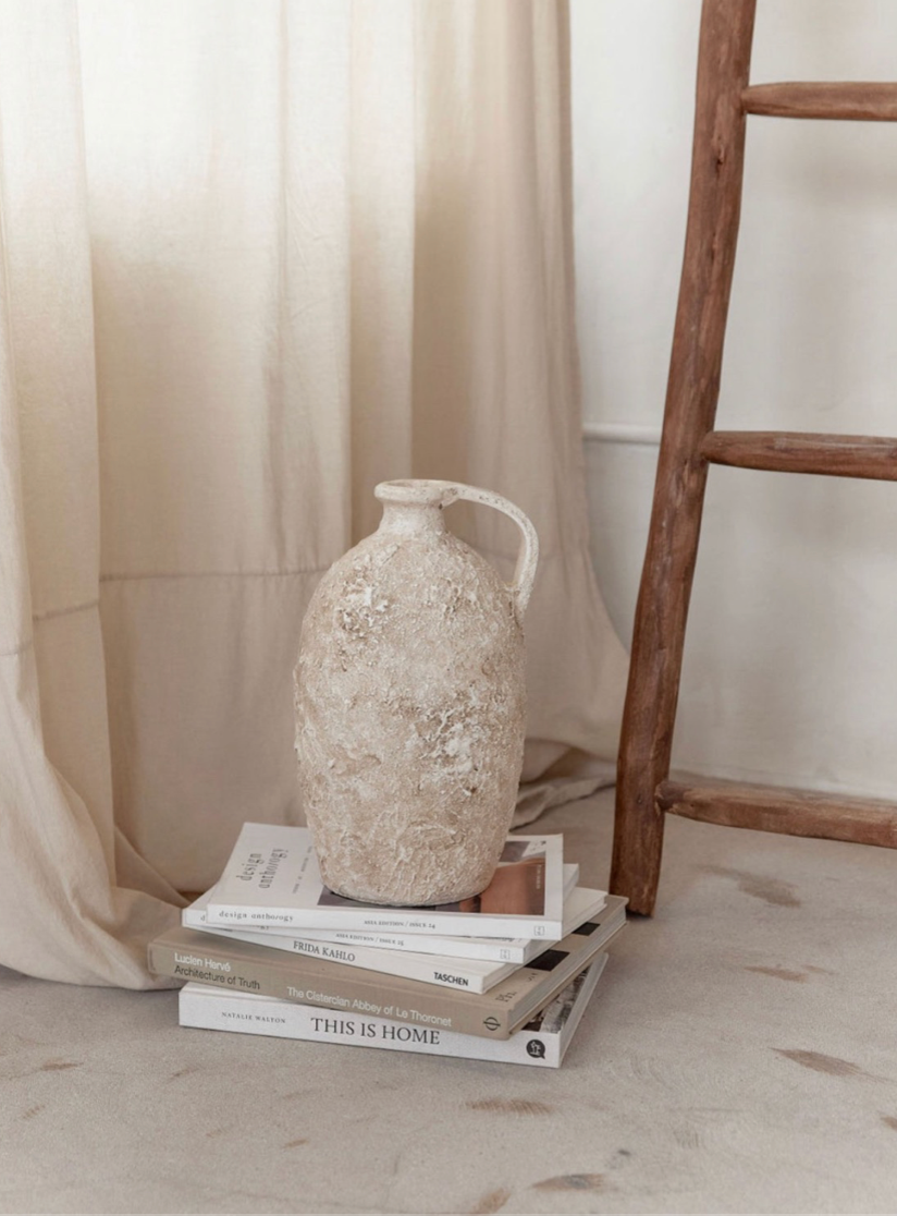 AR, Jug Vase