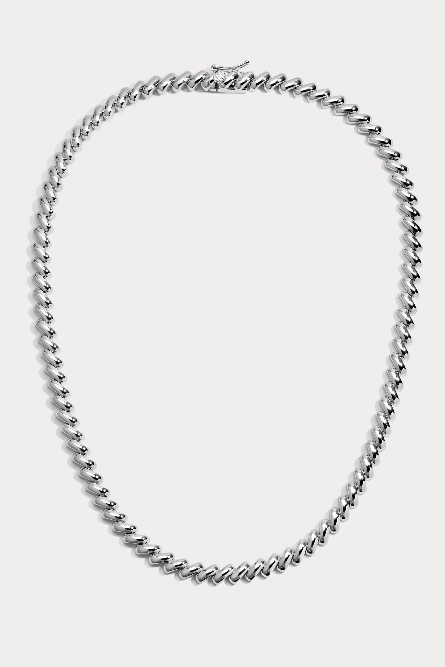 Lili Claspe, Lyra Chain