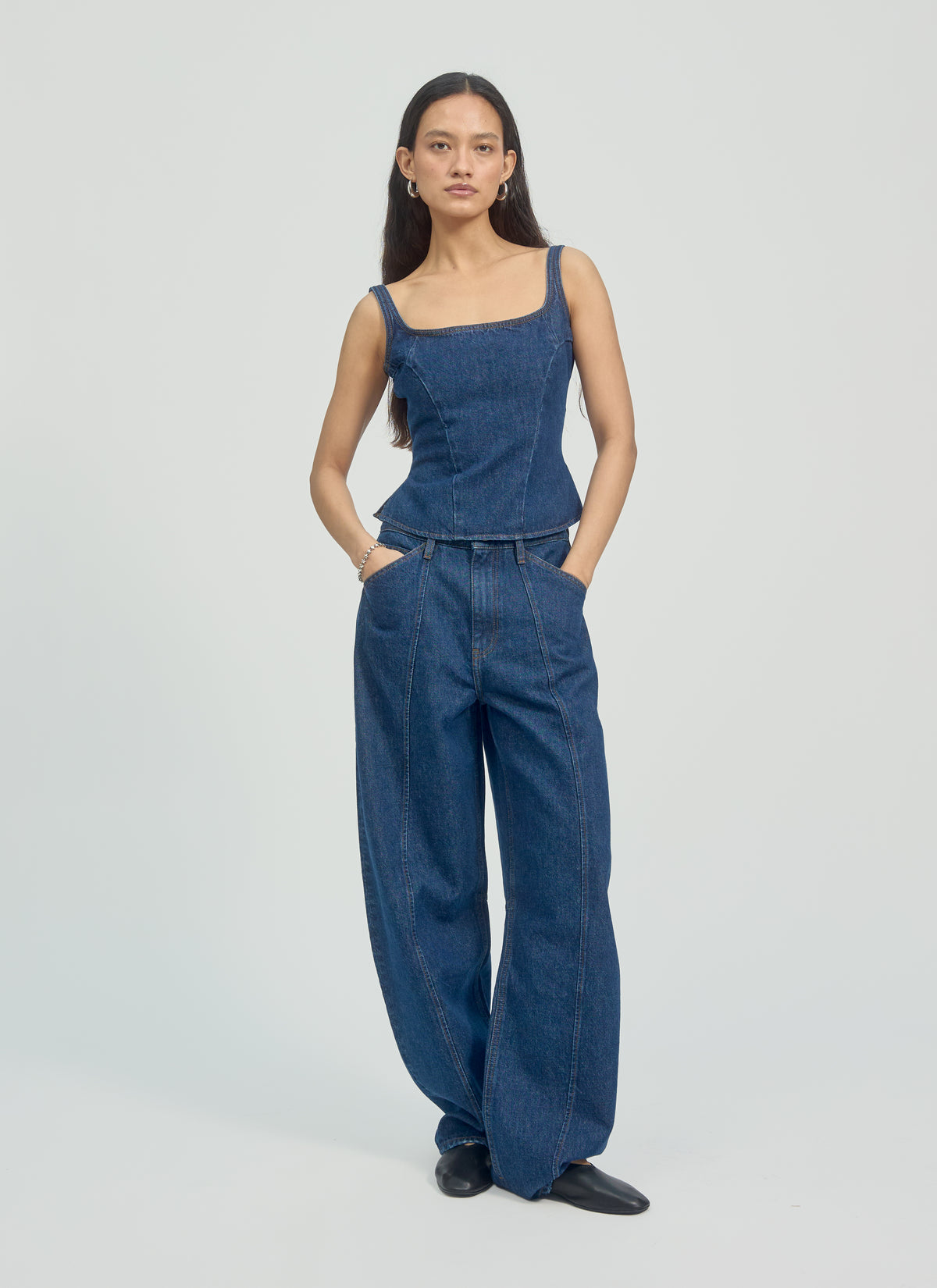 Dala, Quiet Corset