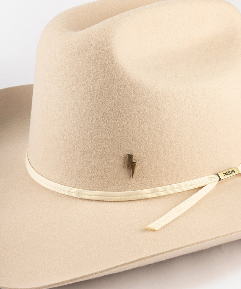 AR, Hat Pins