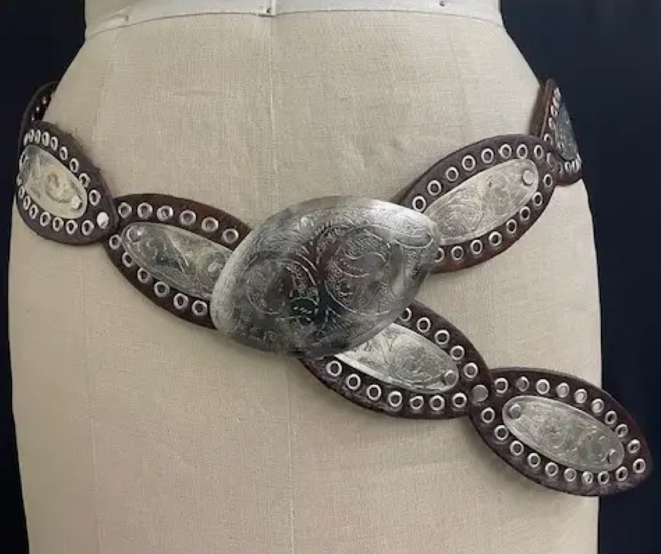 Dairi, Oval Brown Belt