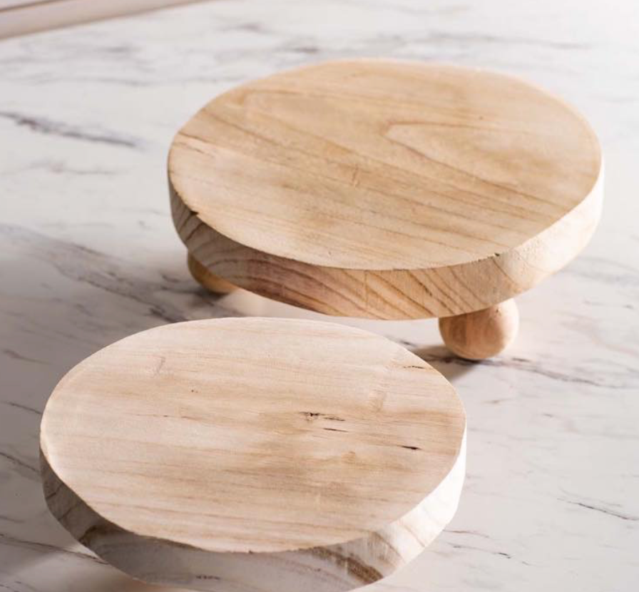 A + R, Wooden Pedestal