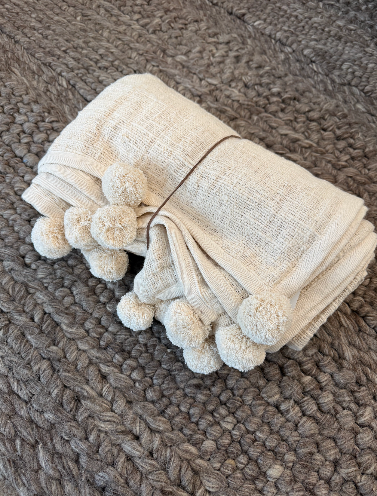 A + R, Pom Pom Throw