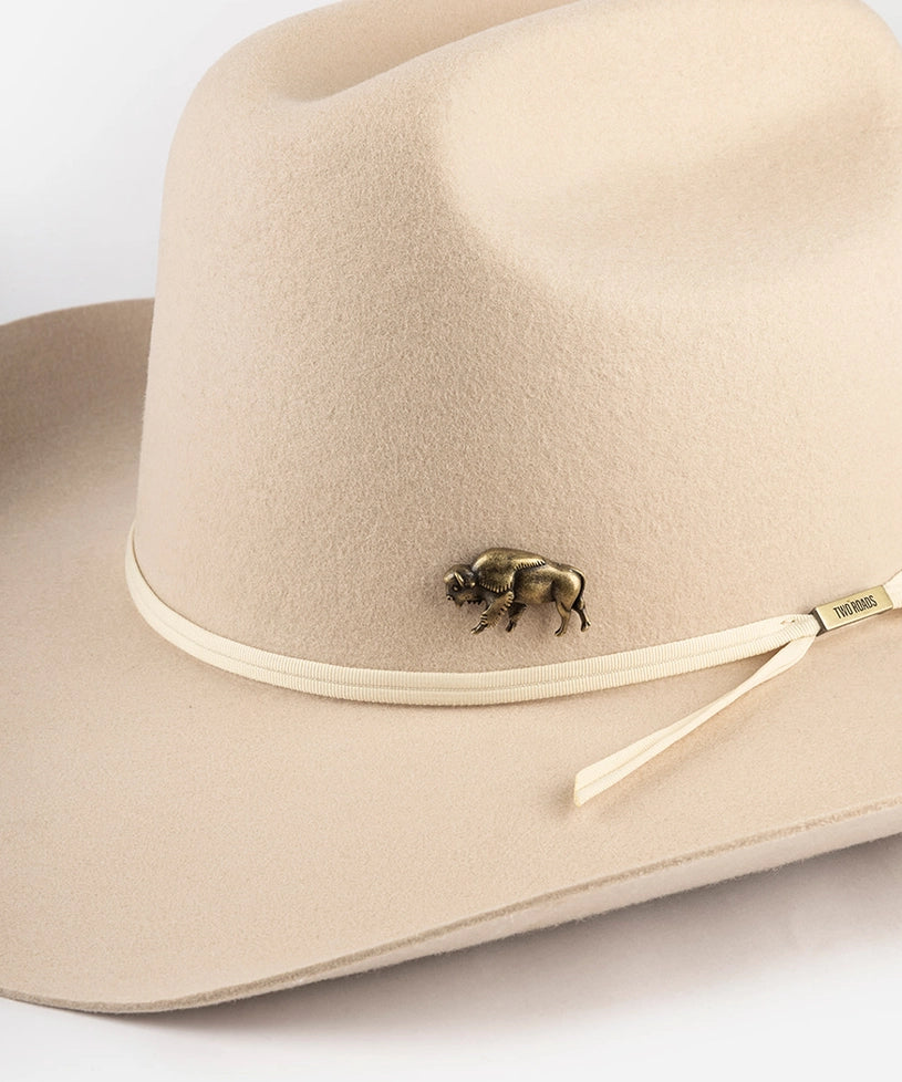 AR, Hat Pins