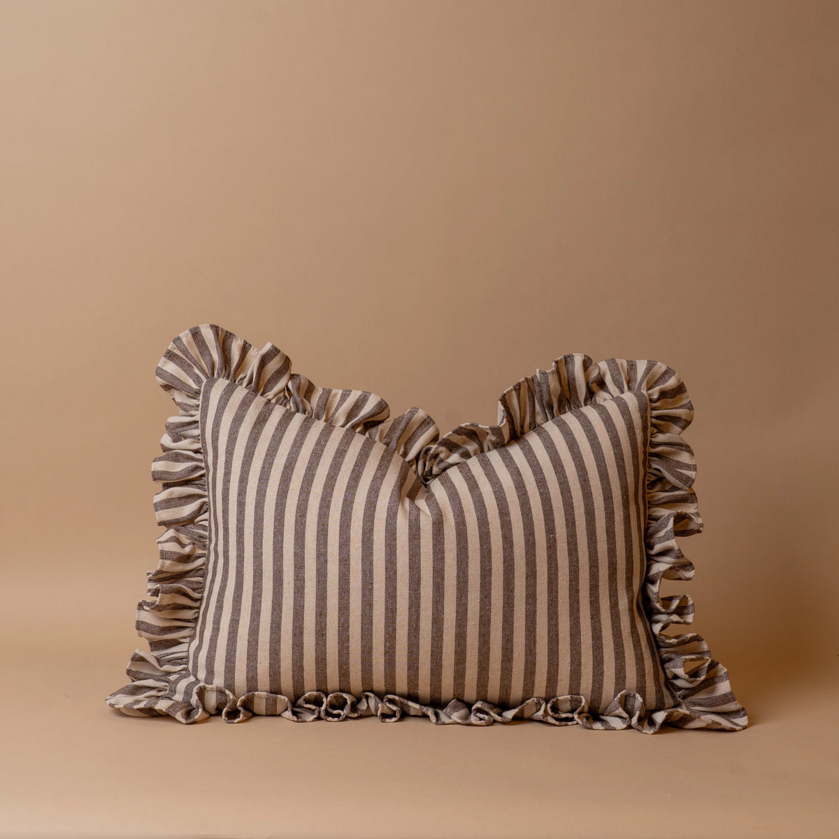 AR, Ruffle Pillows