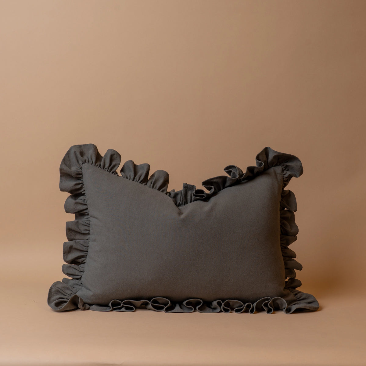 AR, Ruffle Pillows