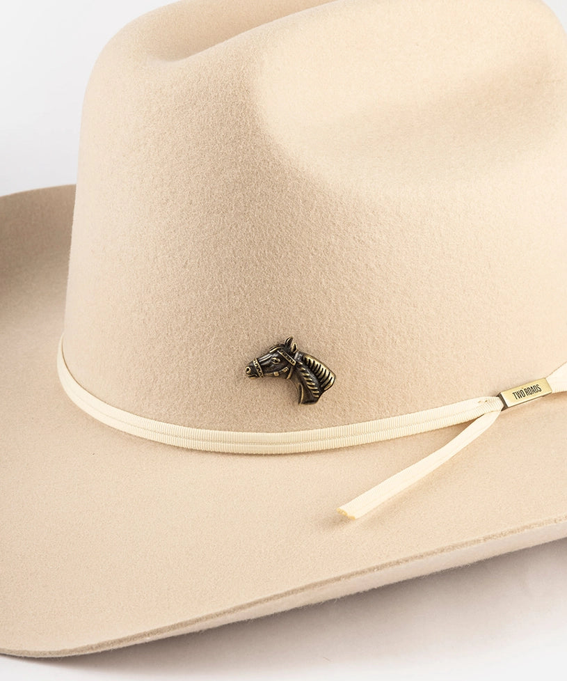 AR, Hat Pins